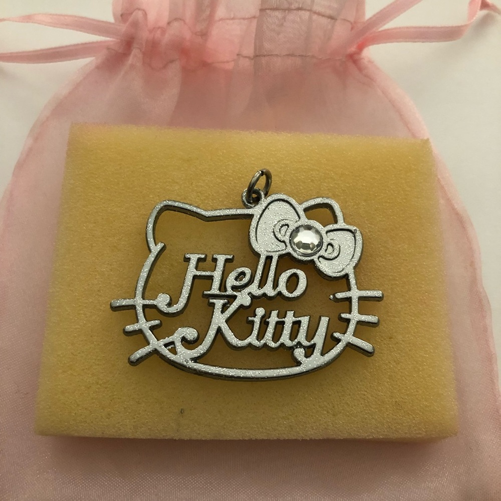 ✨BUNDLE ME✨Hello Kitty😻Sanrio Glittered Pendant
